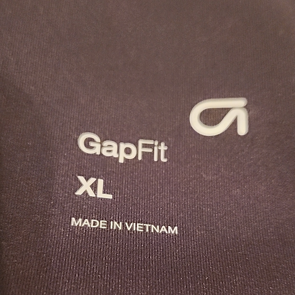 GAP Womens V-Neck Sports Bra with Supportive Pad Inserts - Picture 2 of 3